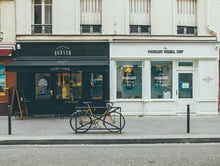Load image into Gallery viewer, Free Outdoor Signs and Facades Mockup PSD
